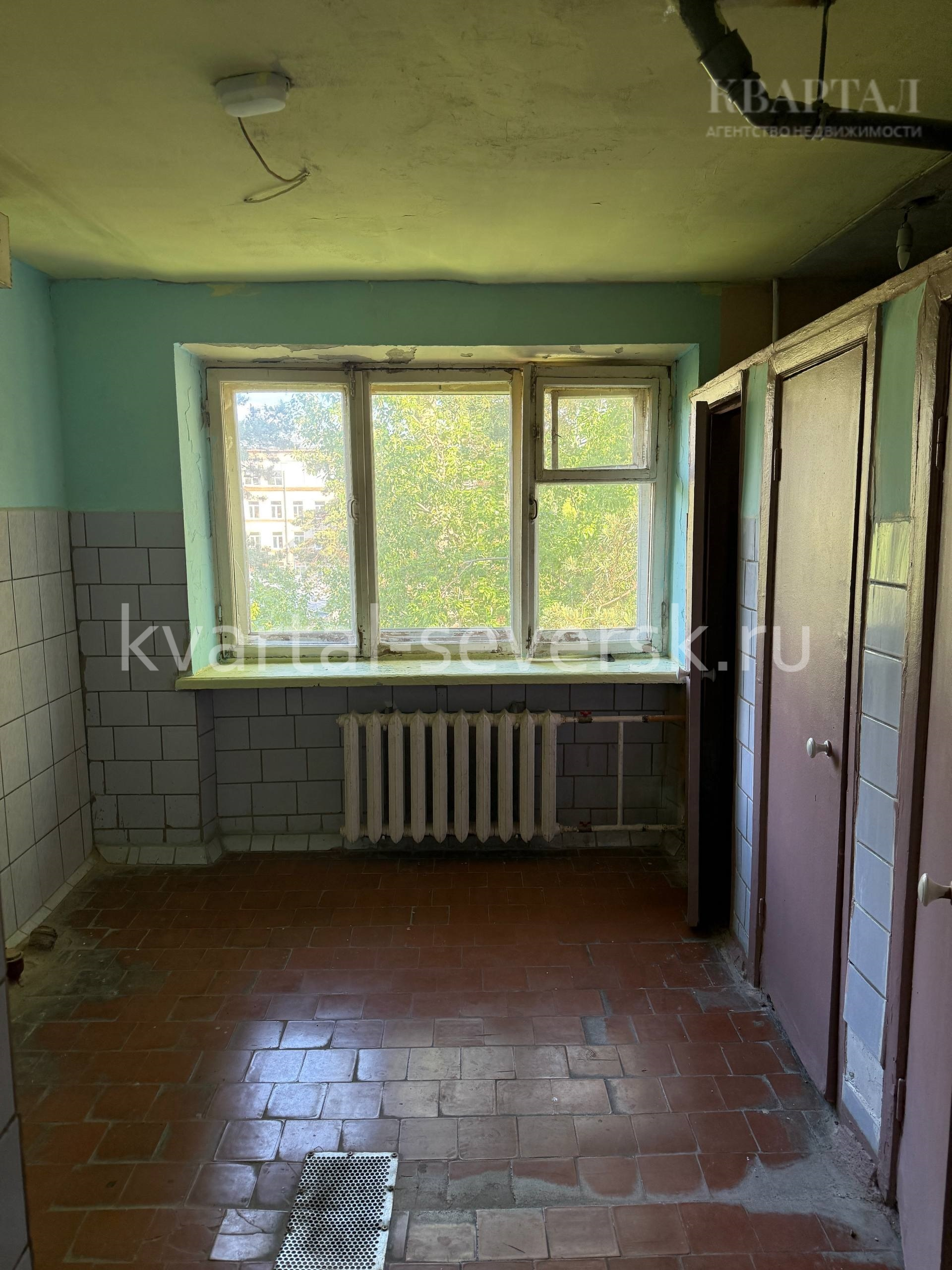 Продажа комнаты в общежитии в г. Северске на ул. Крупской, д. 14А — 13.2 м², 4/5 эт.
