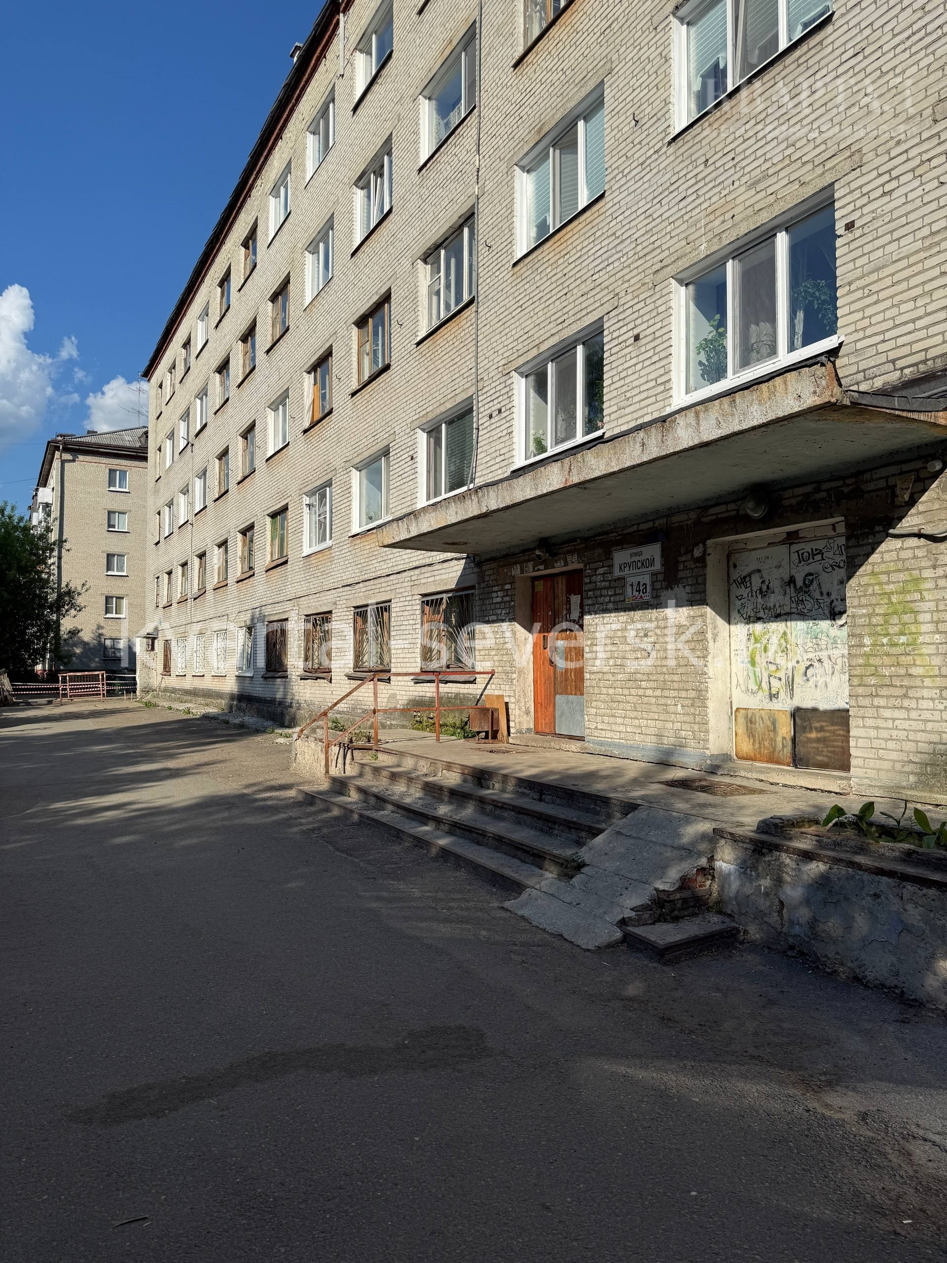 Продажа комнаты в общежитии в г. Северске на ул. Крупской, д. 14А — 13.2 м², 4/5 эт.