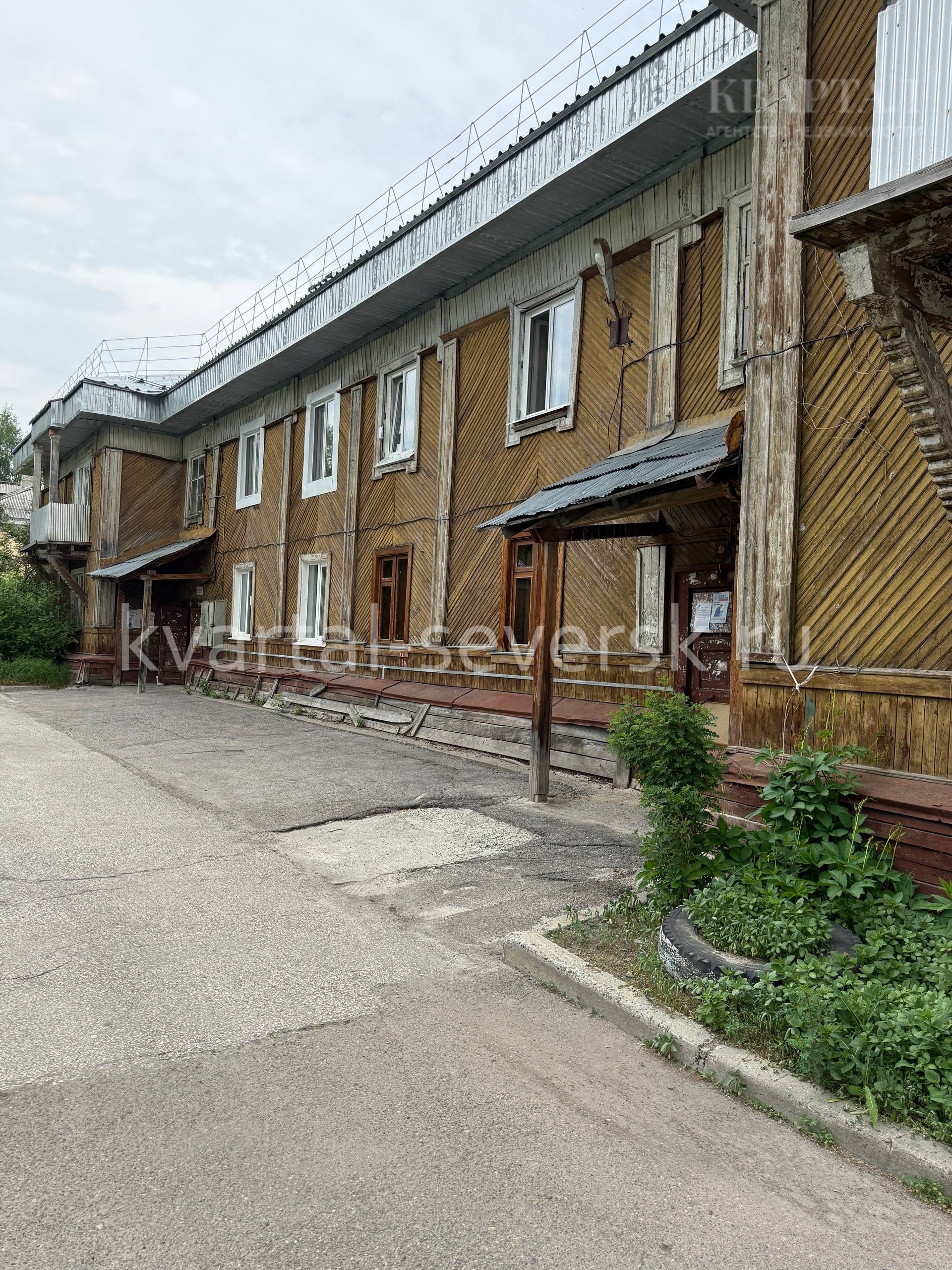Продажа 3 к. квартиры в г. Северске на ул. Комсомольская, д. 22А — 79.5 м², 2/2 эт.